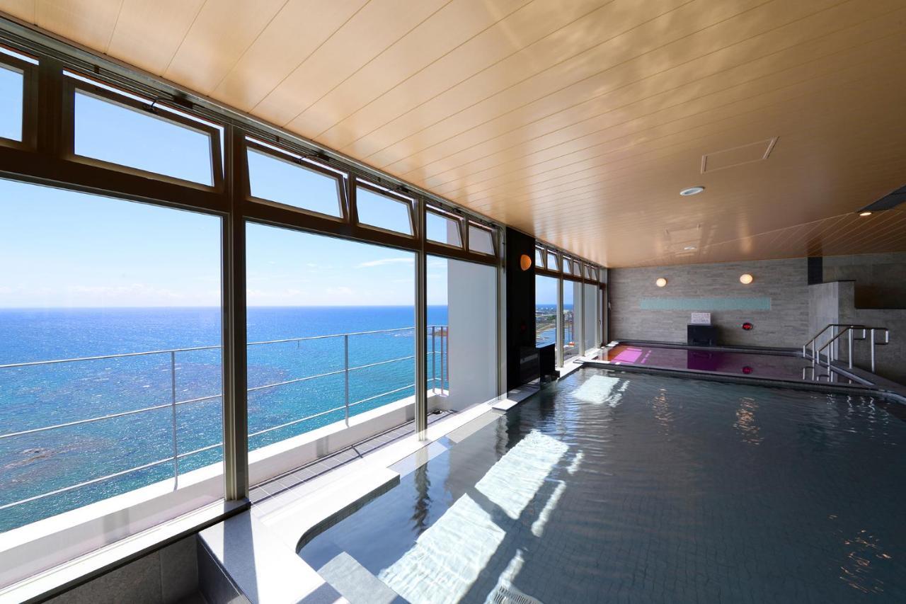 Vessel Hotel Campana Okinawa Chatan Exteriör bild